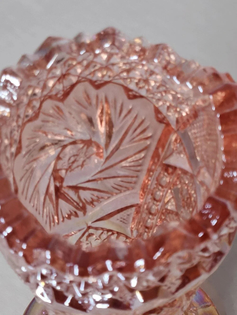LE Smith Aztec Heritage Carnival Glass Whirling Star Vase Sawtooth Rim Pink